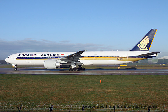 Singapore Airlines Boeing 777-300ER 9V-SNB at Manchester (2016)
