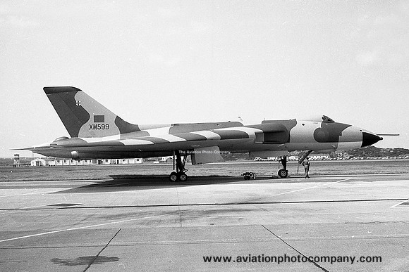 RAF 230 OCU Avro Vulcan B.2 XM599 (1973)