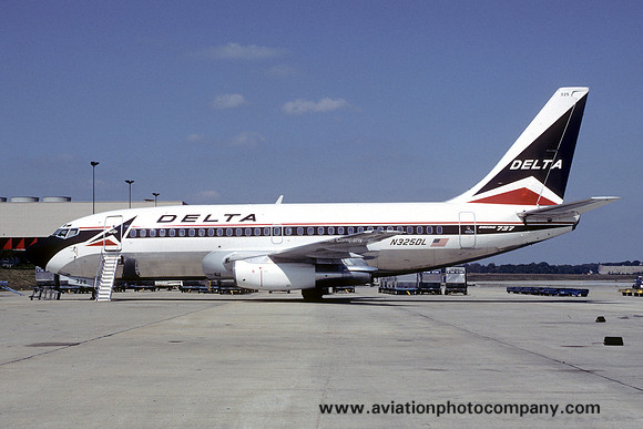 Delta Airlines Boeing 737-232 N325DL (1984)
