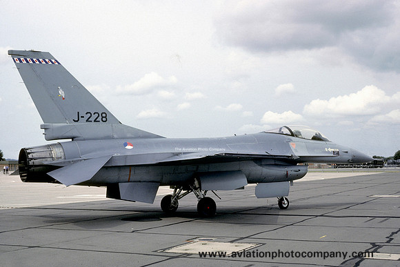Dutch Air Force 322 Squadron General Dynamics F-16A Fighting Falcon J-228 (1989)