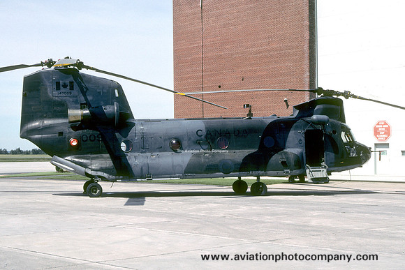 Canadian Air Force 450 Squadron Vertol CH-147 Chinook 147009 (1989)
