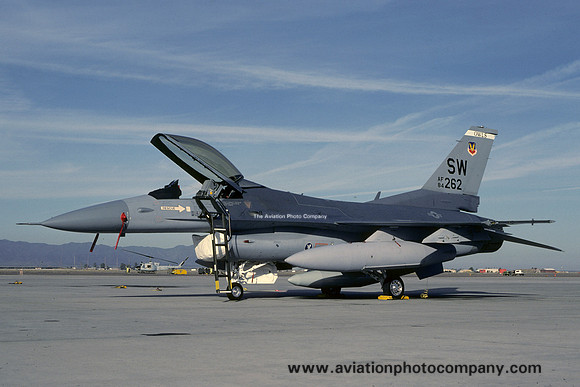 USAF 363 TFW 17 TFS General Dynamics F-16C Fighting Falcon 84-0262/SW (1986)