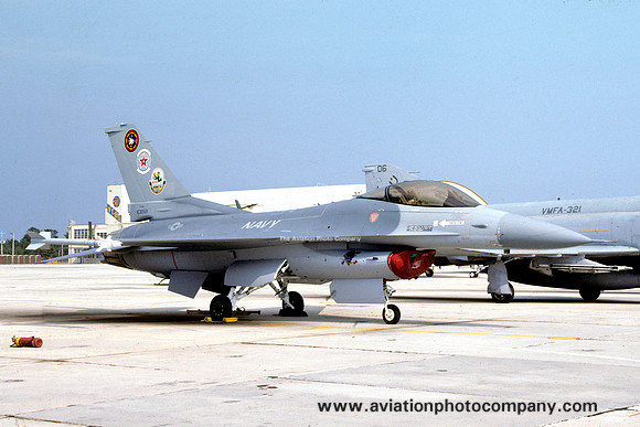 US Navy Fighter Weapons School General Dynamics F-16N 163268 (1986)