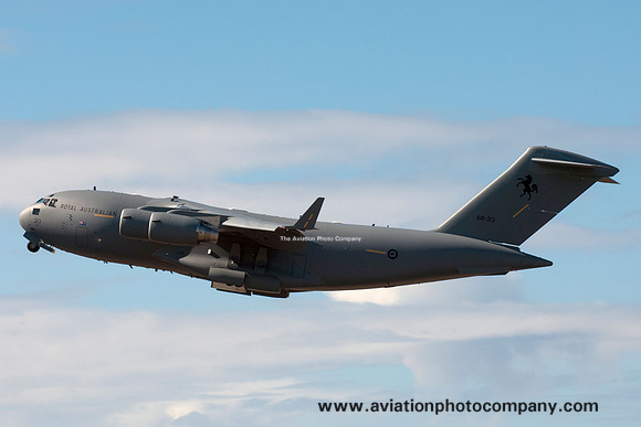 RAAF 36 Squadron McDonnell Douglas C-17A Gloebmaster A41-213 at Honolulu IAP (2015)
