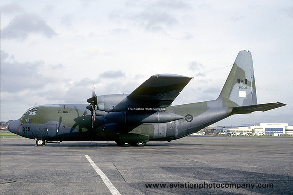 Canadian Air Force/United Nations Lockheed CC-130E Hercules 130325 at Prestwick (1989)