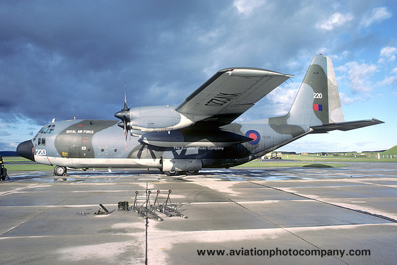 RAF LTW Lockheed C-130K Hercules C.1 XV220 (1977)