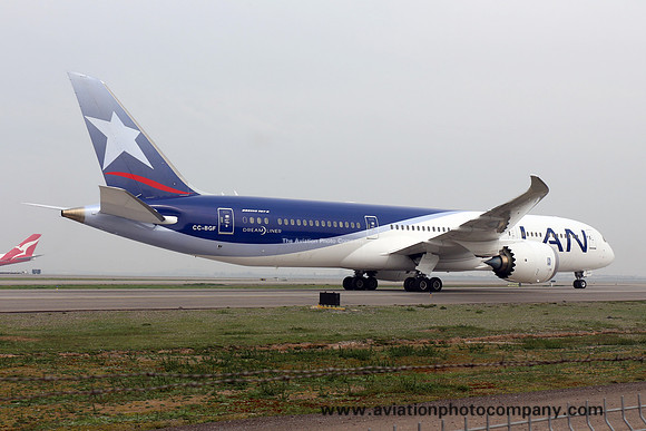 LAN Boeing 787-9 CC-BGF (2016)