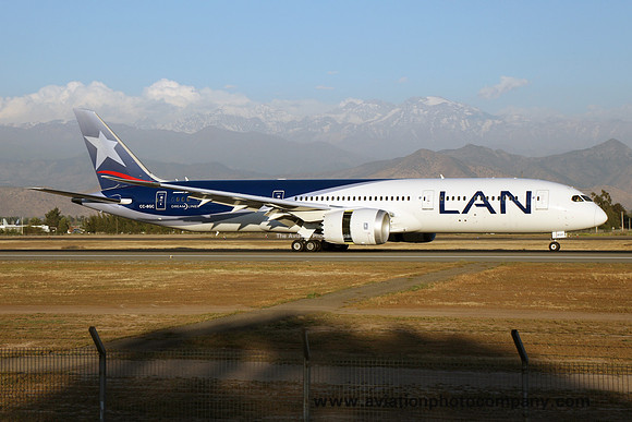 LAN Boeing 787-9 CC-BGC at Santiago IAP (2016)