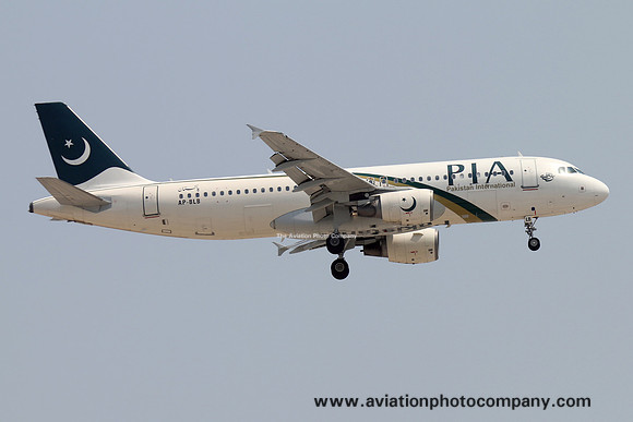 PIA Pakistan International Airlines Airbus A320-200 AP-BLB at Dubai (2016)