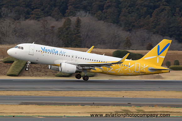 Vanilla Air Airbus A320-200 JA06VA at Tokyo Narita (2015)