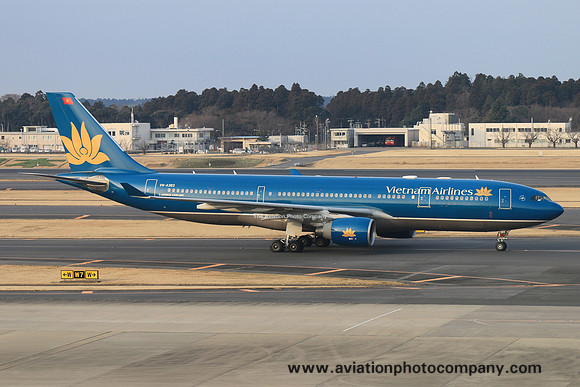 Vietnam Airlines Airbus A330-200 VN-A383 at Tokyo Narita (2015)