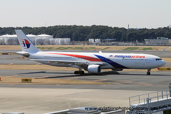Malaysia Airlines Airbus A330-300 9M-MTK at Tokyo Narita (2015)