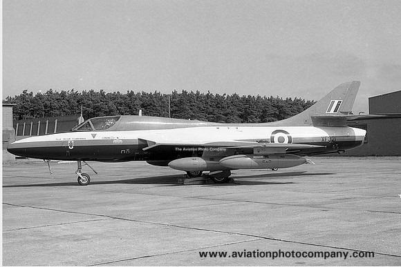 Royal Aircraft Establishment Hawker Hunter T.7 XF321 (1981)