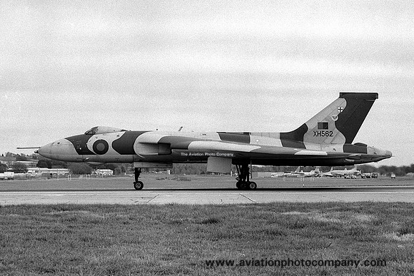 RAF 9 Squadron Avro Vulcan B.2 XH562 (1981)