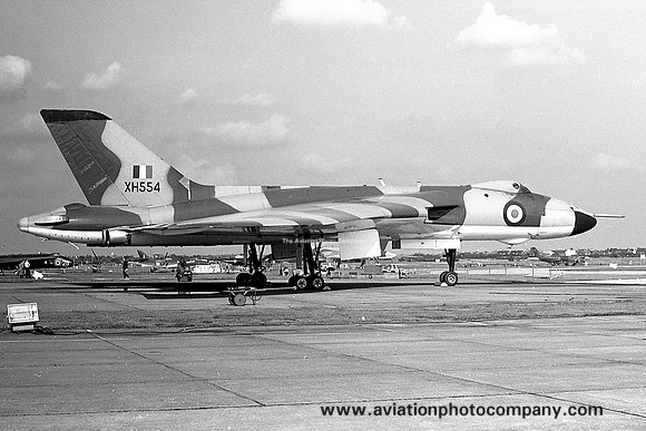 RAF 230 OCU Avro Vulcan B.2 XH554 (1967)
