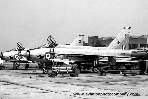 RAF 111 Squadron English Electric Lightning F.3 XP758/S (1968)