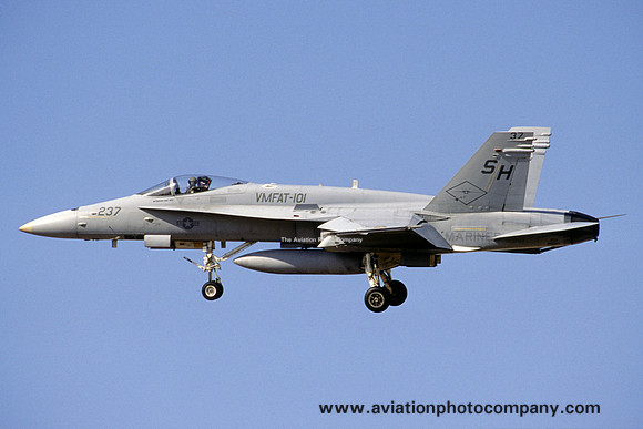 US Marines VMFAT-101 McDonnell Douglas F/A-18C Hornet 163753/SH-237 (2002)