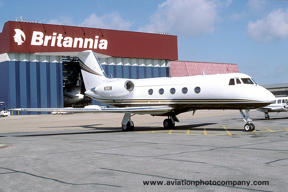 3M Gulfstream II N33M at Luton (19850