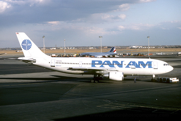 Pan American World Airways Airbus A300B4-203 N203PA (1985)