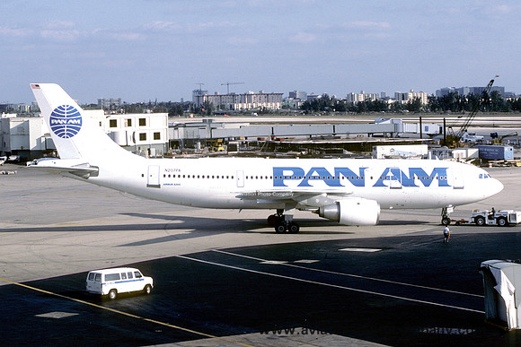 Pan American Airways Airbus A300B4-203 N207PA (1985)