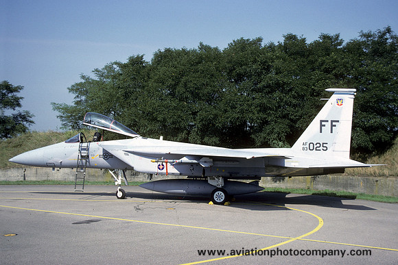 USAF 1 TFW 94 TFS McDonnell Douglas F-15C Eagle 83-0025/FF (1986)