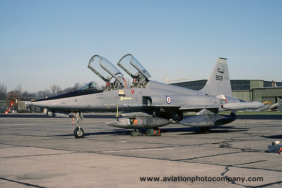 Norwegian Air Force 336 Skv Northrop F-5B 909 (1990)