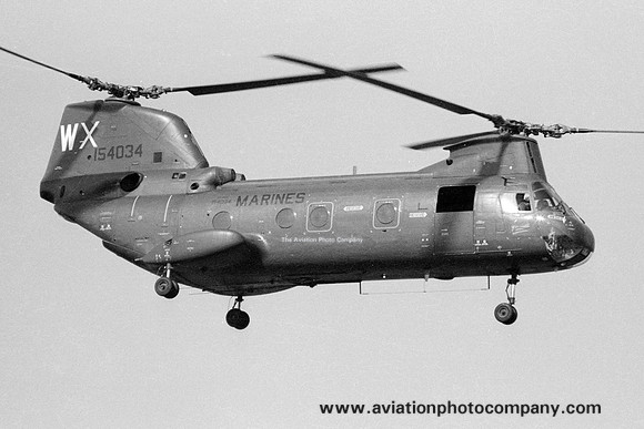 US Marines H&MS-36 Vertol CH-46D Sea Knight 154034/WX (1971)