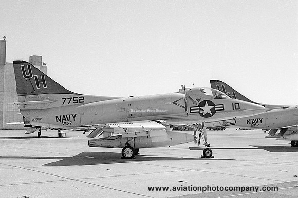 US Navy VC-7 Douglas A-4C Skyhawk 147752/UH-10 (1973)