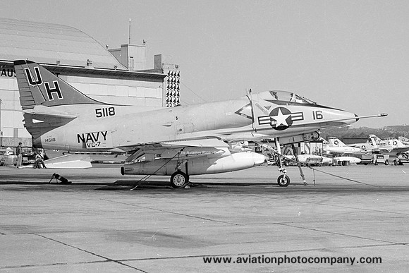 US Navy VC-7 Douglas A-4C Skyhawk 145118/UH-16 (1974)
