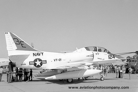 US Navy VT-21 Douglas TA-4J Skyhawk 156915/3E-124 (1973)
