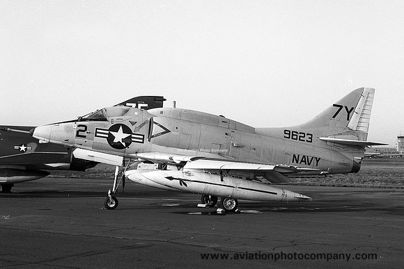 US Navy Grosse Ile Douglas A-4L Skyhawk 149623/7Y-2 (1973)