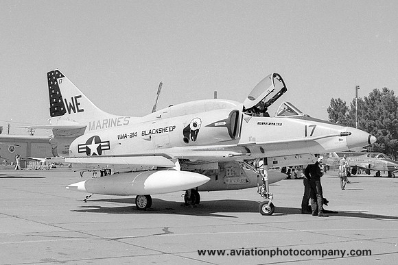 US Marines VMA-214 Douglas A-4M Skyhawk 158423/WE-17 (1973)