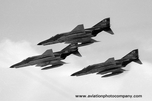 USAF 10 TRW McDonnell RF-4C Phantom 64-1060/AR (1973)