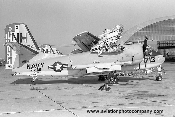 US Navy VS-38 Grumman S-2G Tracker 152334/NH-713 (1975)