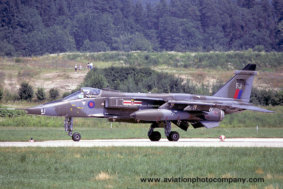 RAF 41 Squadron Sepecat Jaguar GR.1 XZ355/FJ (1995)