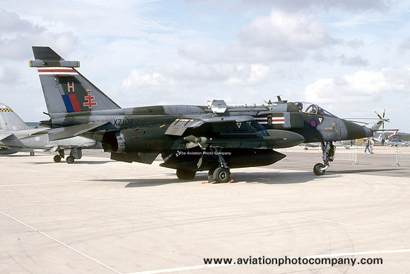 RAF 41 Squadron Sepecat Jaguar GR.1 XZ107/H (1995)