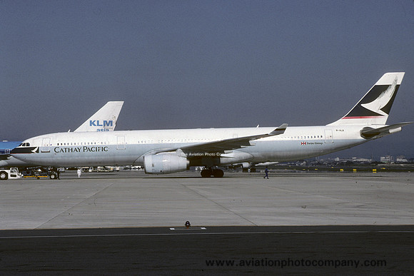 Cathay Pacific Airbus A330-300 B-HLB (1999)