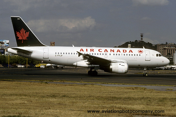 Air Canada Airbus A319-100 C-FYJP (2000)