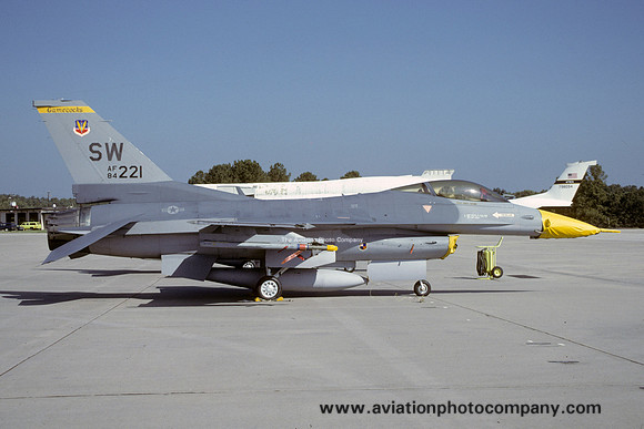 USAF 363 TFW 19 TFS General Dynamics F-16C Fighting Falcon 84-1221/SW (1986)