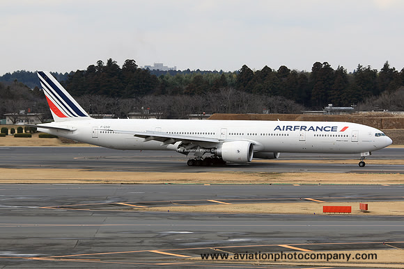 Air France Boeing 777-300ER F-GSQI at Tokyo Narita (2015)