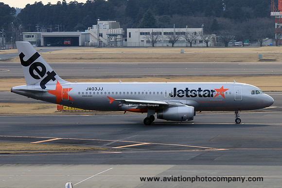 Jetstar Japan Airbus A320-200 JA03JJ at Tokyo Narita (2015)