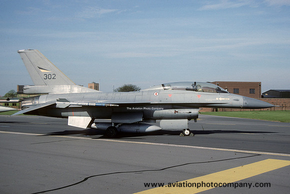 Norwegian Air Force 332 Skv General Dynamics F-16B Fighting Falcon 302 (1990)
