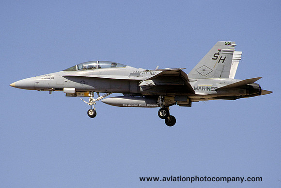 US Marines VMFAT-101 McDonnell Douglas F/A-18D Hornet 164203/SH-255 (2002)