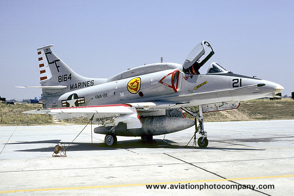 US Marines VMA-211 Douglas A-4M Skyhawk 158164/CF-21 (1977)