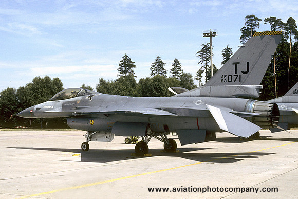 USAF 401 TFW 613 TFS General Dynamics F-16A Fighting Falcon 83-1071/TJ (1986)