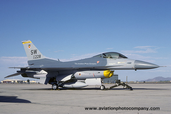 USAF 363 TFW 19 TFS General Dynamics F-16C Fighting Falcon 84-0228/SW (1986)