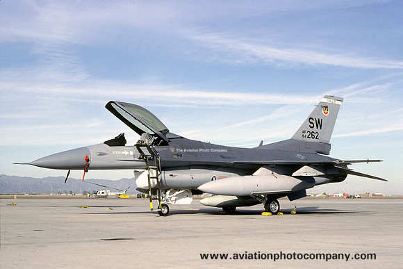 USAF 363 TFW 17 TFS General Dynamics F-16C Fighting Falcon 84-1262/SW (1986)