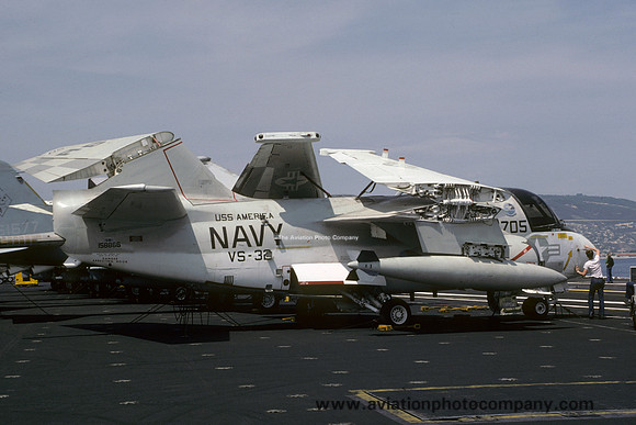 US Navy VS-32 Lockheed S-3A Viking 158866/AB-705 on board USS America (1986)