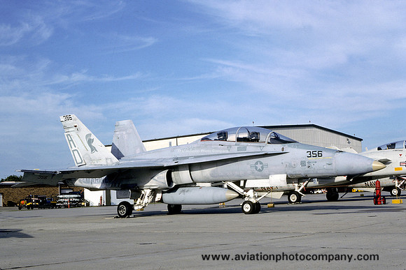 US Marines VFA-106 McDonnell Douglas F/A-18B Hornet 161719/AD-356 (1986)