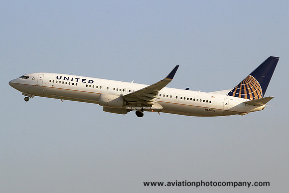 United Airlines Boeing 737-900ER N68802 (2014)